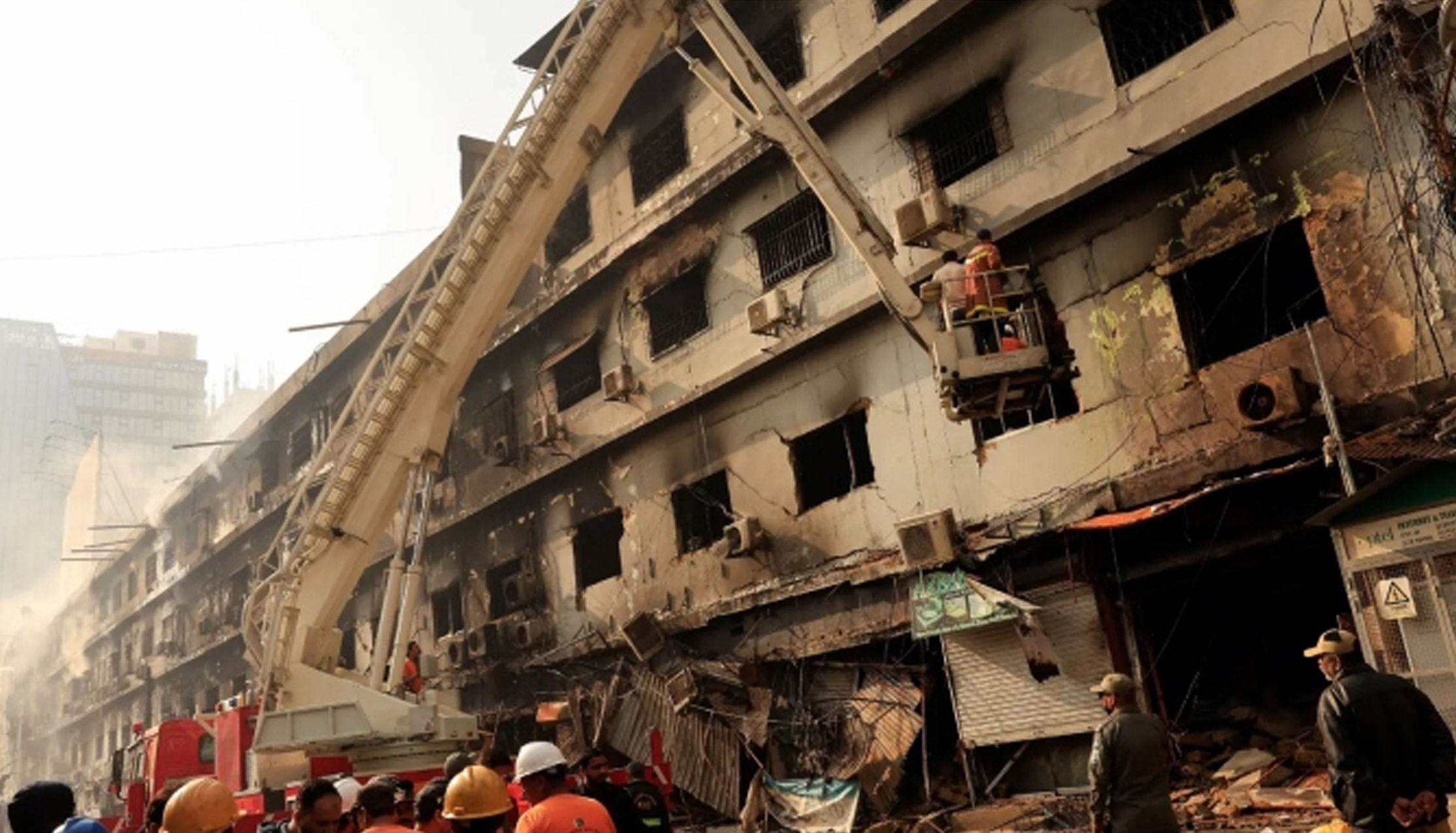 Karachi: Death Toll in Gul Plaza Fire Rises to 26 as Rescue Operation ...