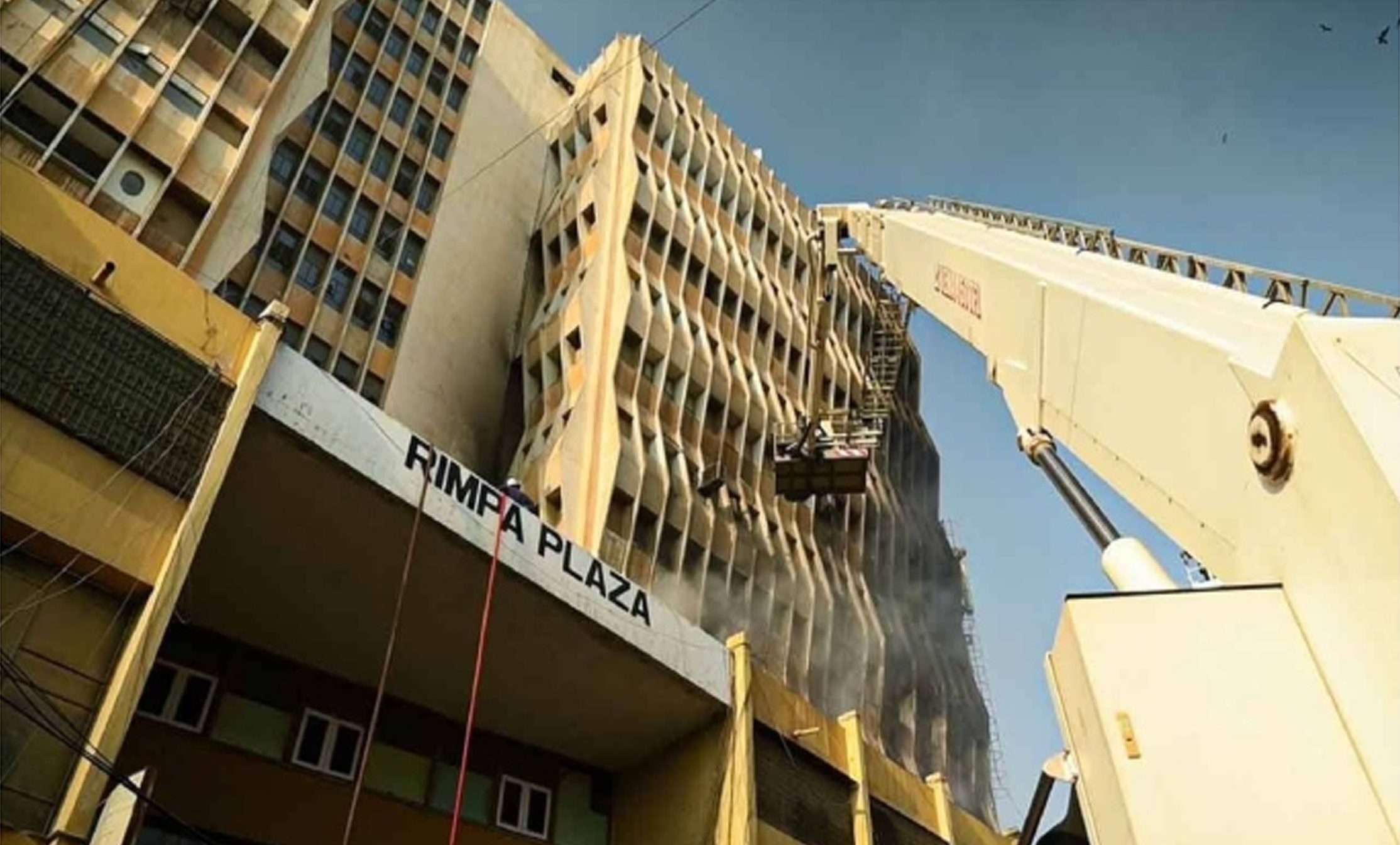 Adjacent Building Declared Unsafe After Gul Plaza Fire in Karachi ...